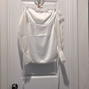 NWOT Component 1 white off the shoulder long sleeve silky mini dress size small
